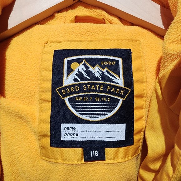 Lightly used Boys puffer jacket - Picture 3 of 6